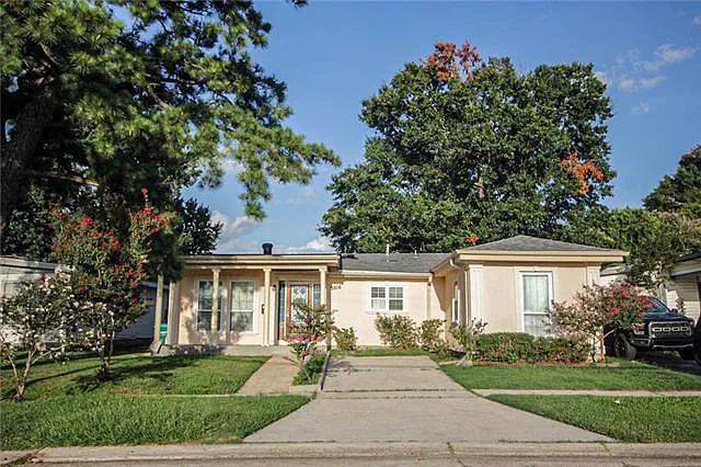 3816 Delaware Ave — Photo 1