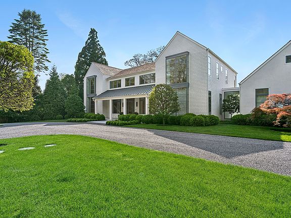 4th image of 15 Wainscott Stone Rd