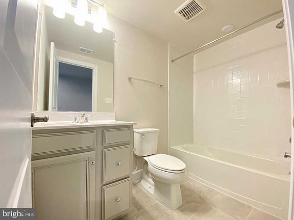5th image of 4703 Groover Ln