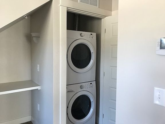 4th image of 1925 Bella Ln APT 3