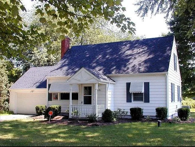 121 Hickory Rd — Photo 1