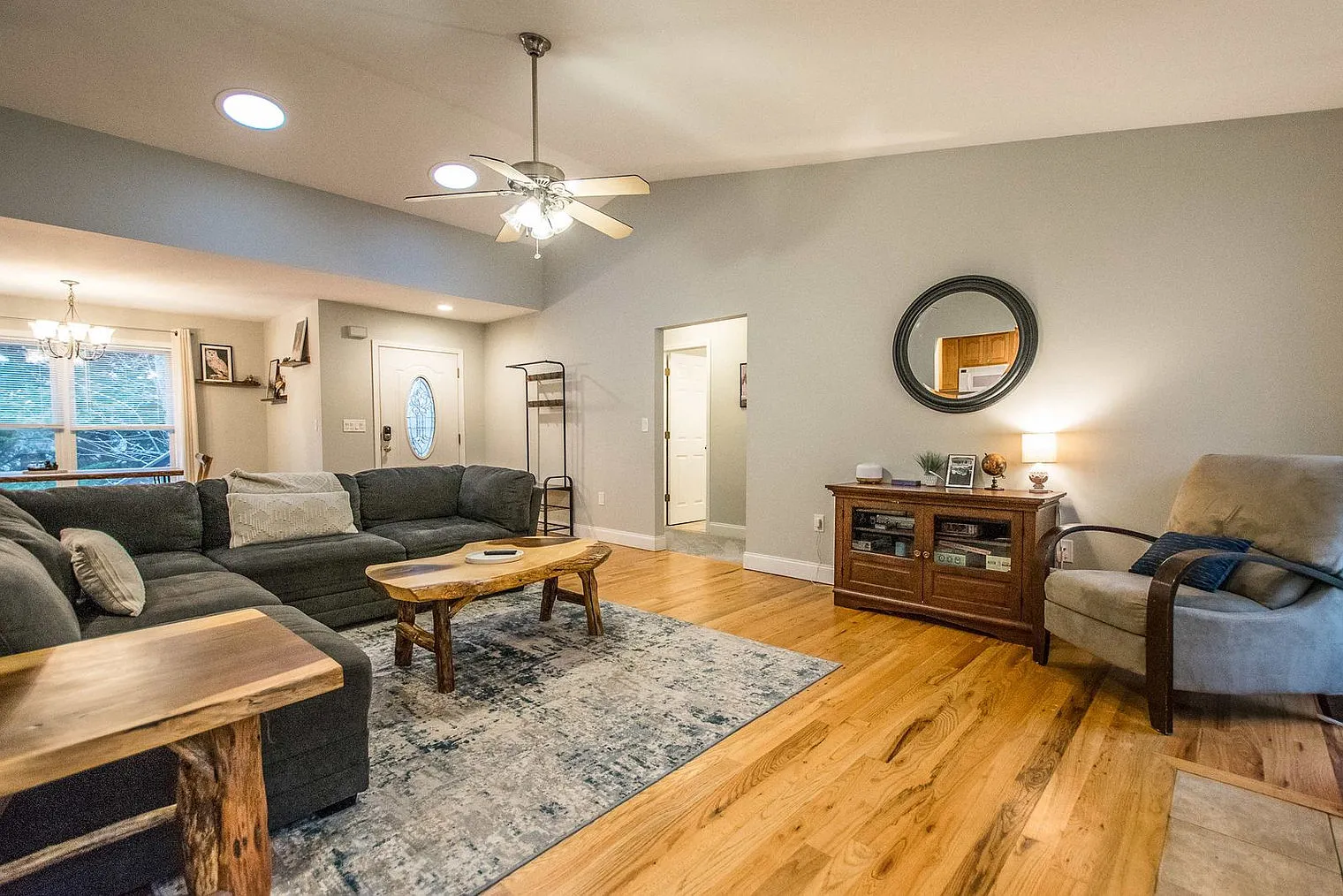 4 bed, 2.0 bath, 2034 sqft, $3,722 — Photo 3