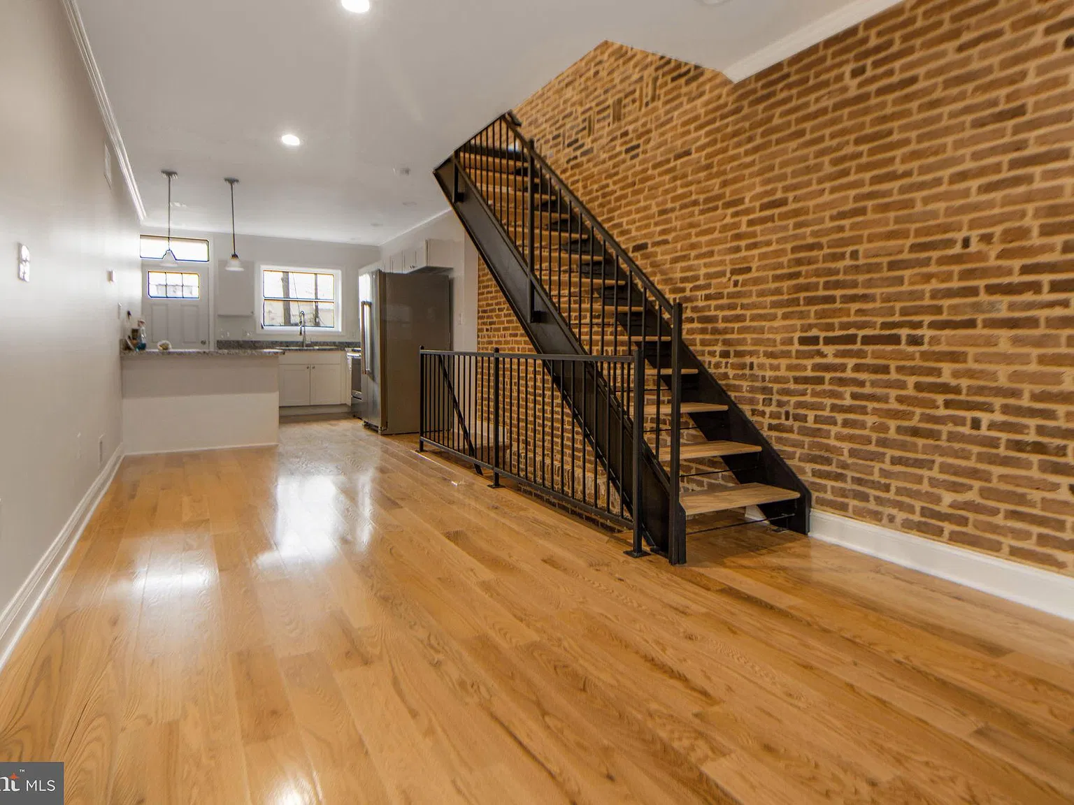 333 S Conkling St — Photo 2
