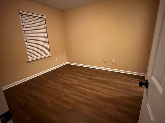 3rd image of 228 Sunview Dr