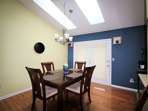 4th image of 26 Hearthstone Ct