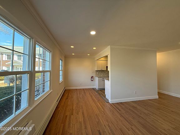 5th image of 58 Stonehurst Blvd APT D