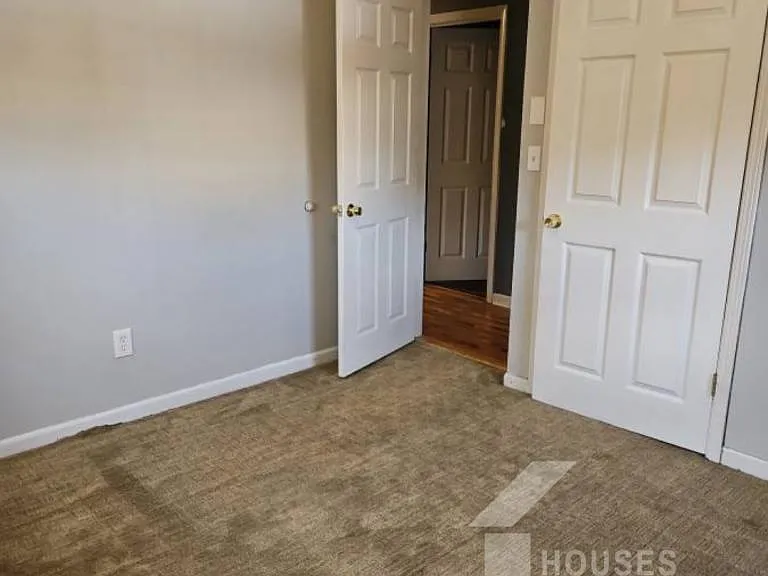 423 Rollingwood Dr — Photo 10