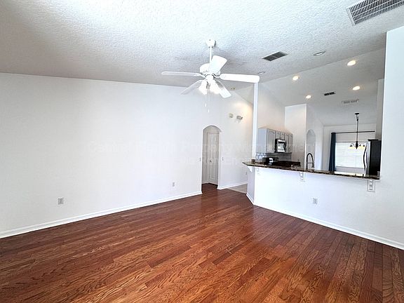 4th image of 205 Paradise Woods Pl