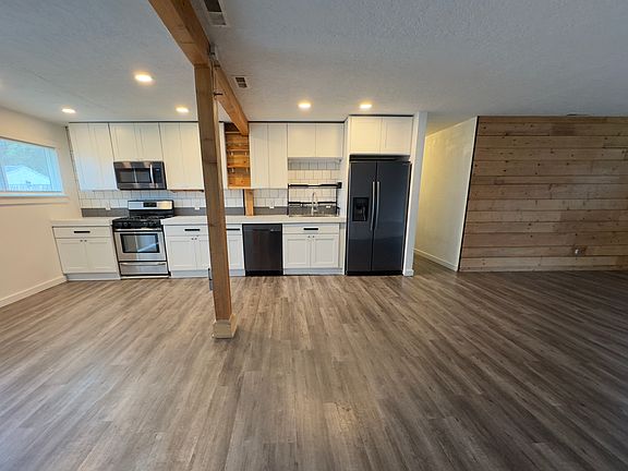 3rd image of 12625 NE Hassalo St