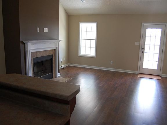 4th image of 4501 Country Oak Dr