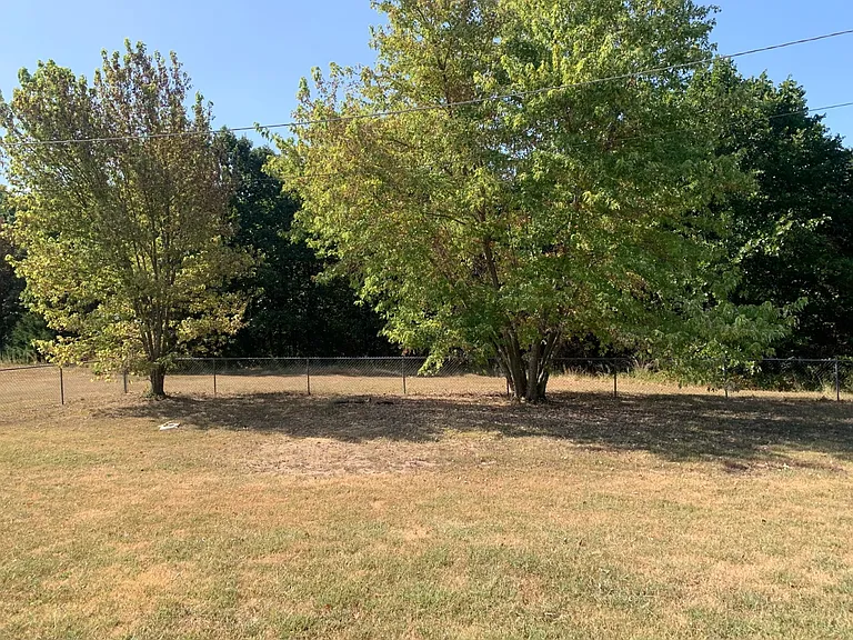 2122 W Austin Ave — Photo 2