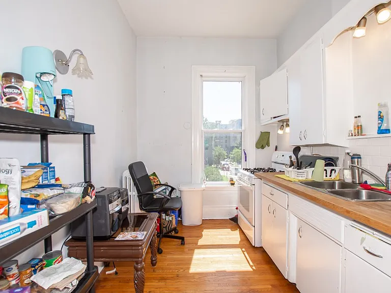 186 James St #4 — Photo 5
