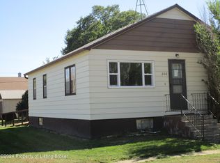 202 3rd St S, Glen Ullin, ND 58631