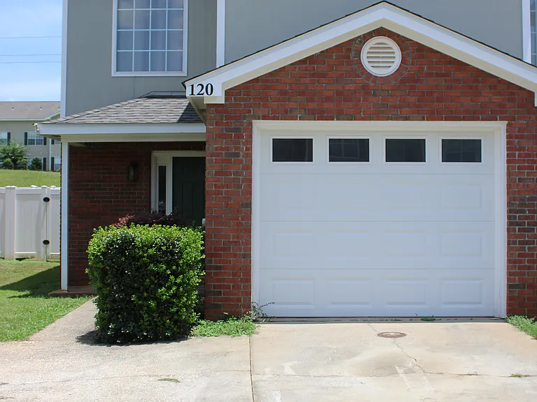 120 N Springview Dr — Photo 2