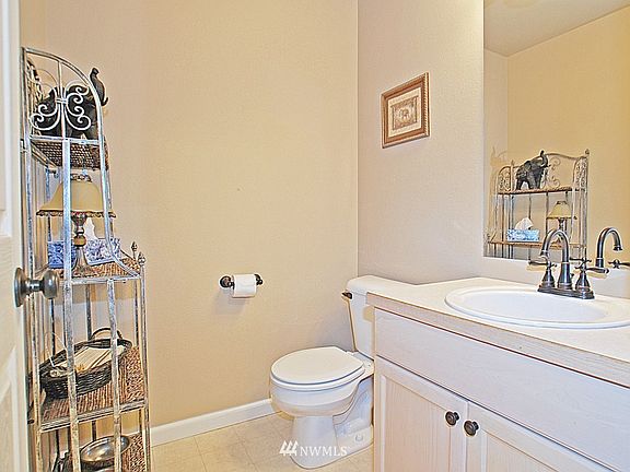 Downstairs half-bath