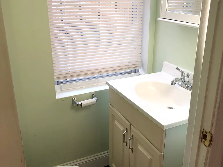 633 Gresham Pl NW — Photo 6