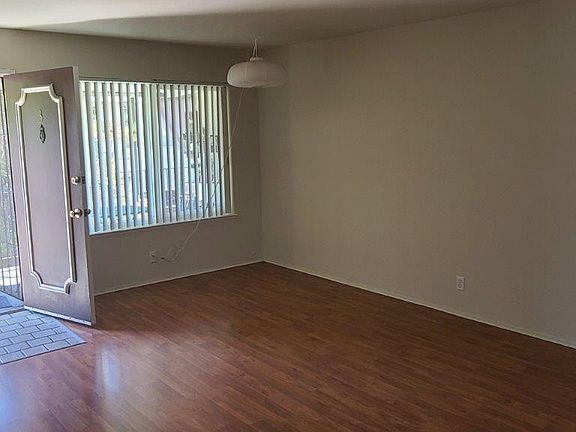 3rd image of 645 Begonia Way APT 3
