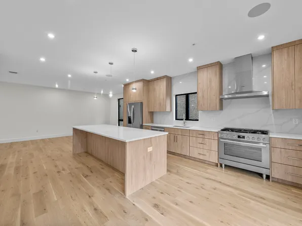 1157 Inwood Terrace image 2 of 21