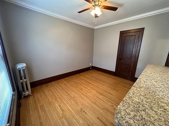 5th image of 10 E 19th St APT 103