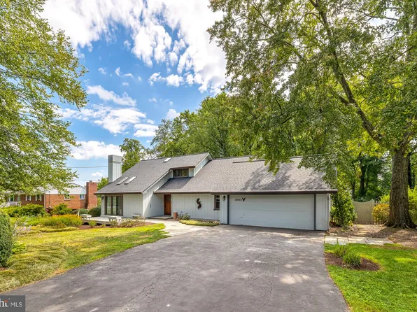 10705 Orchard St, Fairfax, VA 22030