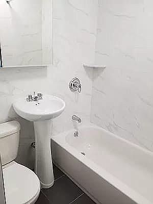 4th image of 325 E 48th St APT 4D