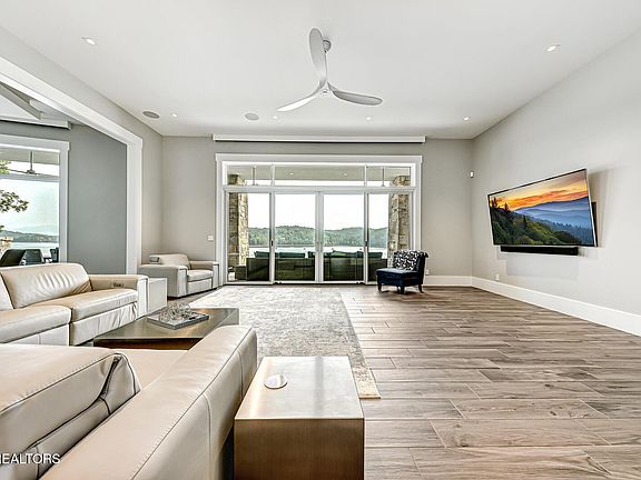 4th image of 201 Crown Jewel Ln