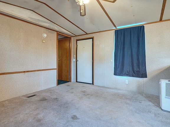 4th image of 461 Bee Ln