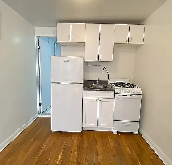 410 W 56th St #5D — Photo 7