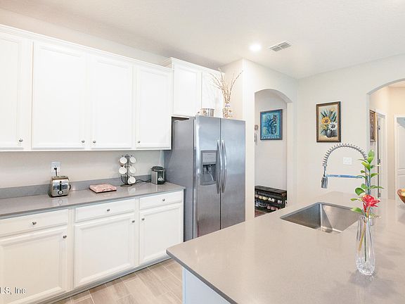 5th image of 204 TINTAMARRE Drive