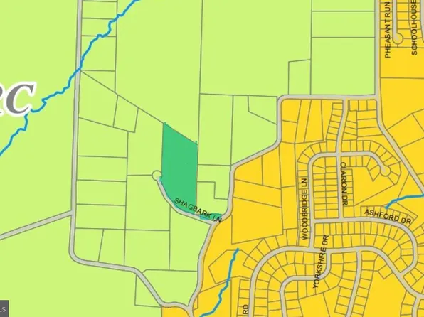 10 Shagbark Ln, Douglassville, PA 19518