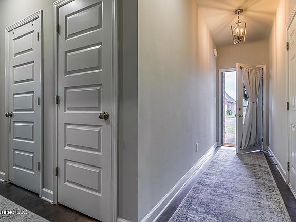 3rd image of 3381 Marion Ln