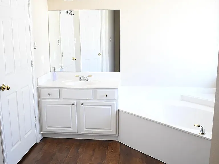 5100 Chesterfield Pl — Photo 17