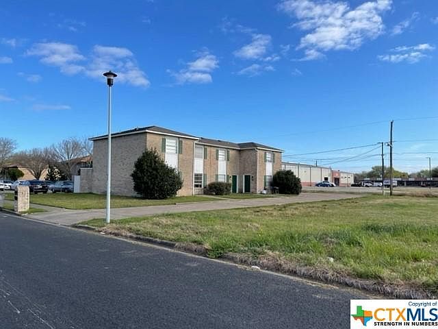 2nd image of 118 Regency Ave