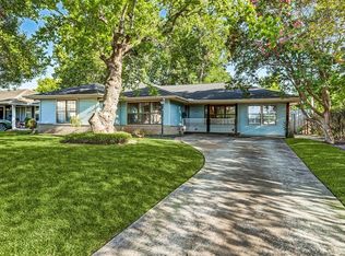 5137 Maple St, Bellaire, TX 77401