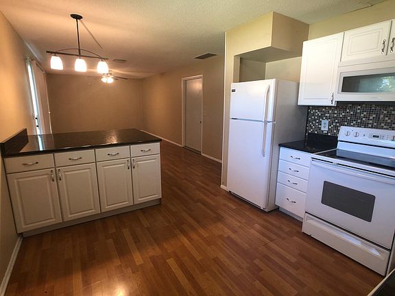 5th image of 509 S Cedarwood Dr
