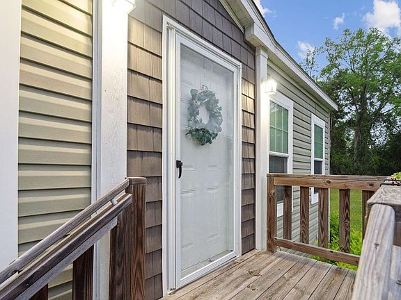 4th image of 111 SW Whitetail Cir