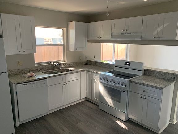 5th image of 9519 Pembridge Ct