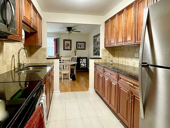 4th image of 9716 S Karlov Ave #2-301