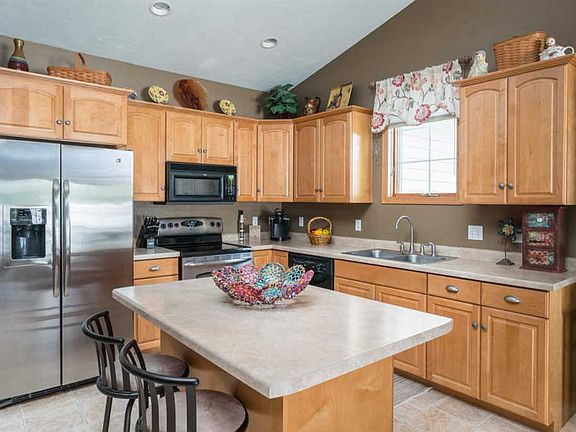 3rd image of 546 Coonen Dr
