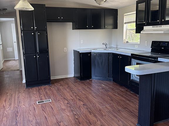4th image of 109 Joyner St #107