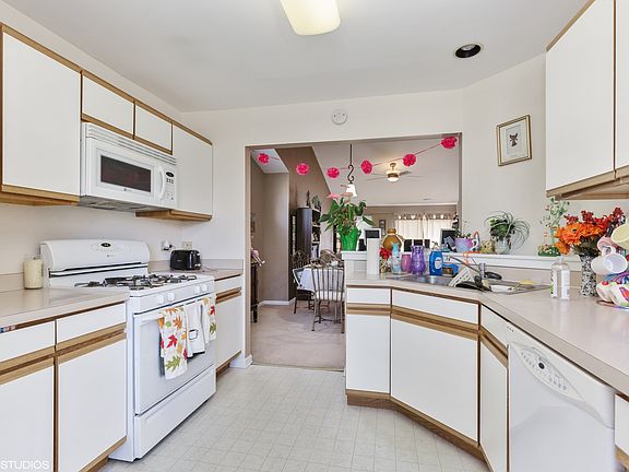 5th image of 2274 Dorchester Ct