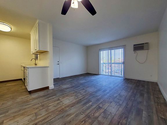 4th image of 660 S Mollison Ave S #723