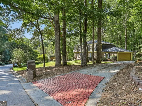 4988 Mountclaire Rd, Stone Mountain, GA 30087