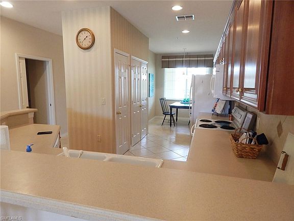 5th image of 4834 Hampshire Ct APT 102