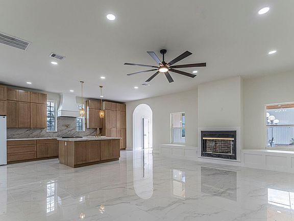 3rd image of 12425 Roesler Rd