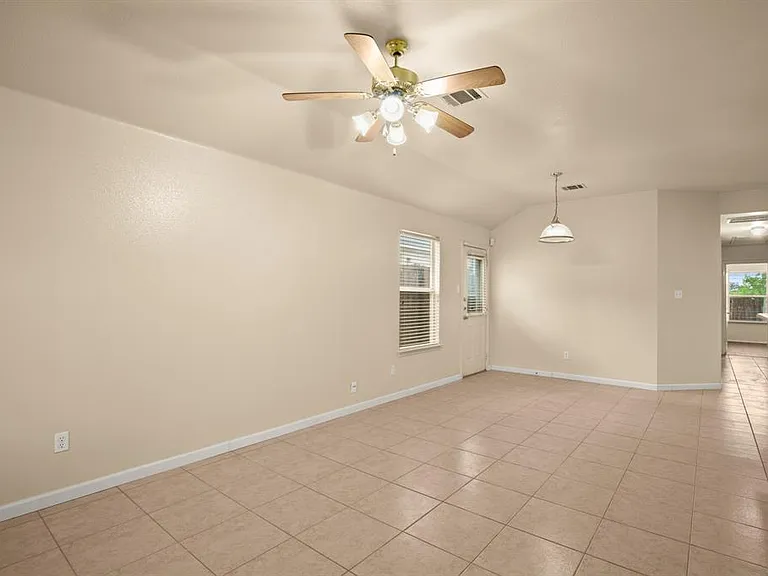 1225 Orchard Park Cir — Photo 4