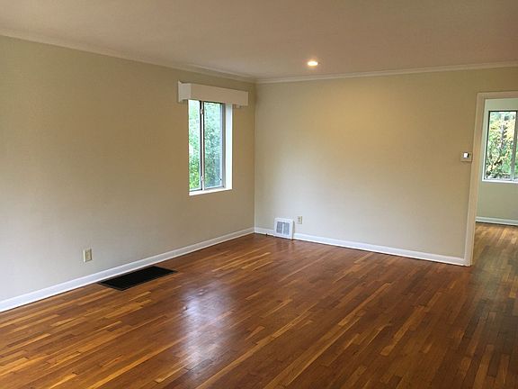 2nd image of 2783 Calumet St #A