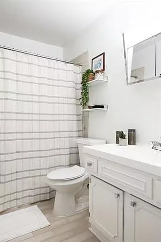 1713 Burgundy St #204 — Photo 6