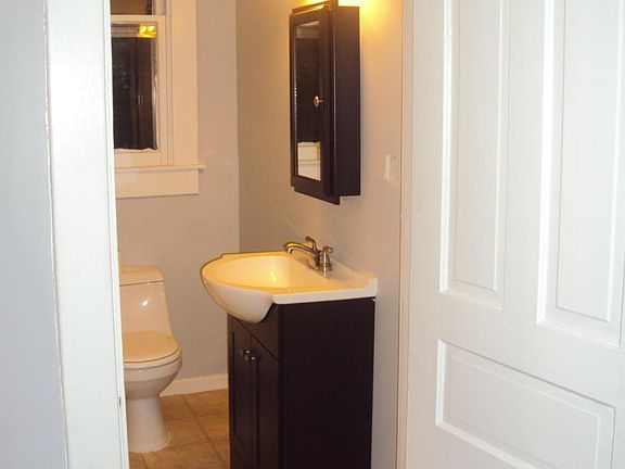 2nd image of 2028 Sherwood Ave #2