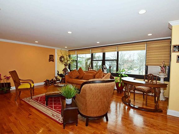 3rd image of 1001 162nd St APT 4D